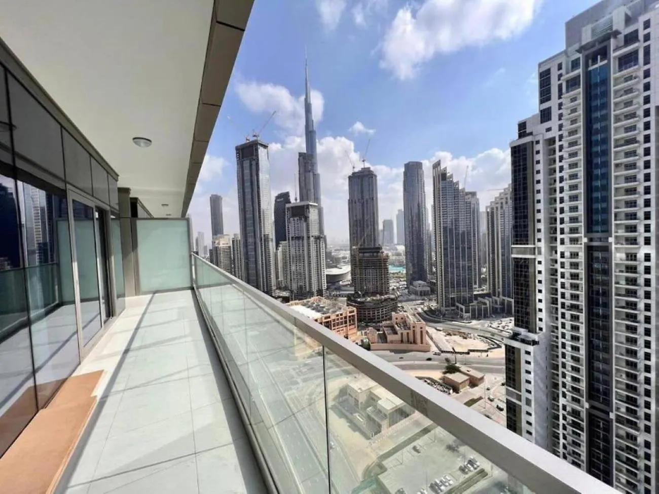 Yps Apartments Paramount Burj View With Large Balcony Infinity Pool Dubai United Arab Emirates